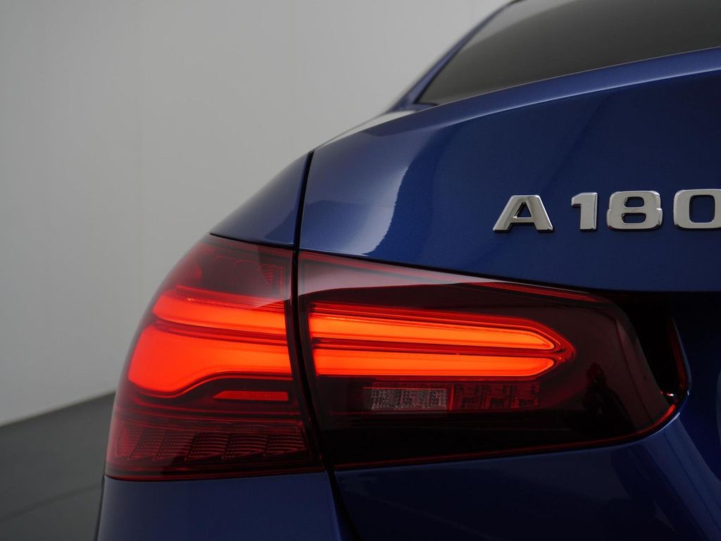Mercedes-Benz A 180 Star Edition AMG Line | Panorama - Schiebe