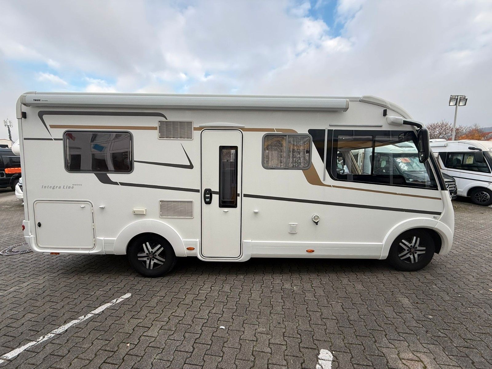 Fahrzeugabbildung Eura Mobil Integra Line 675 SB *Jung gebrauchter*