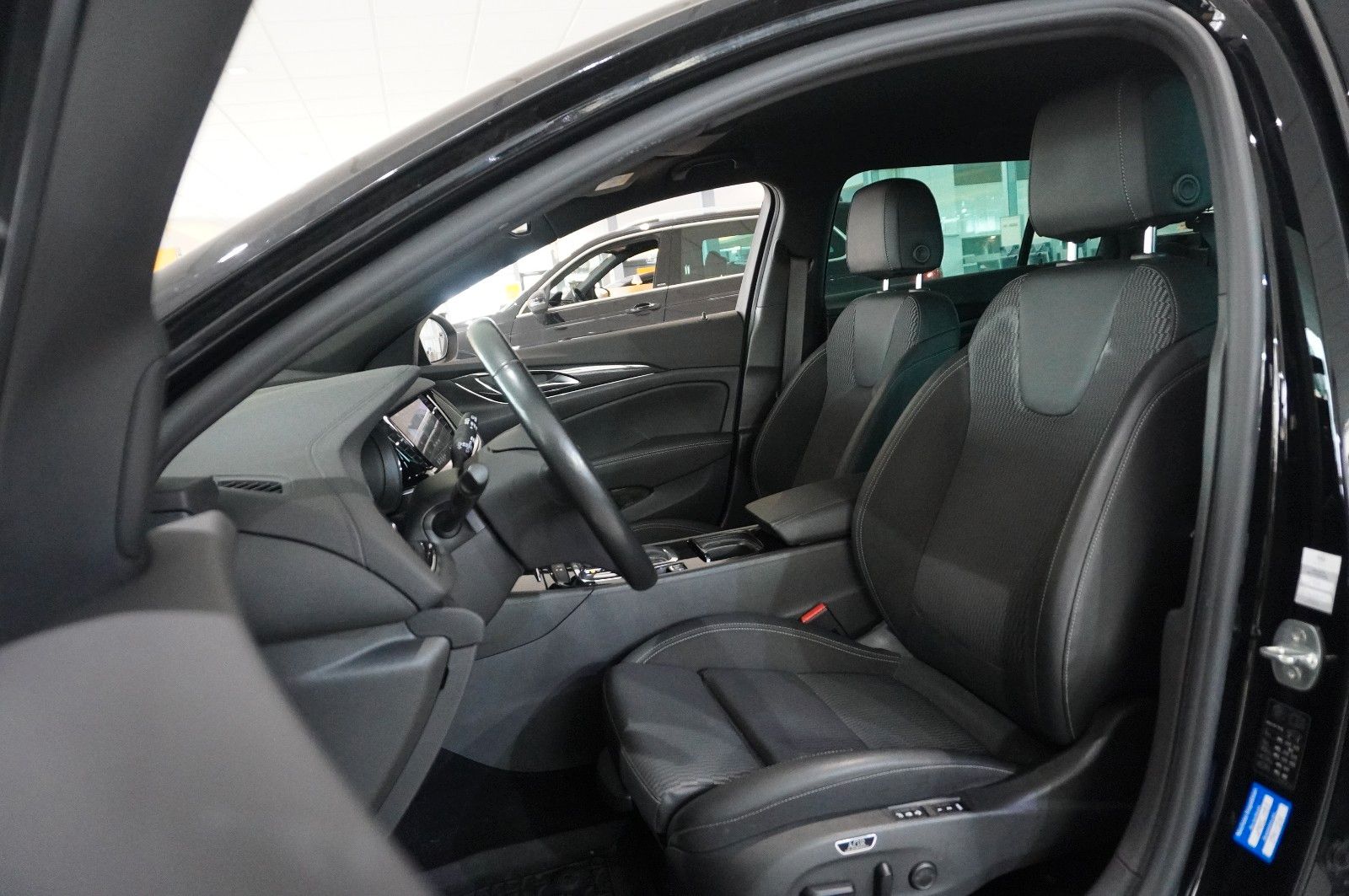 Fahrzeugabbildung Opel Insignia B ST 2.0D BUSI. 4X4 NAVI/LED/KAMERA/DAB