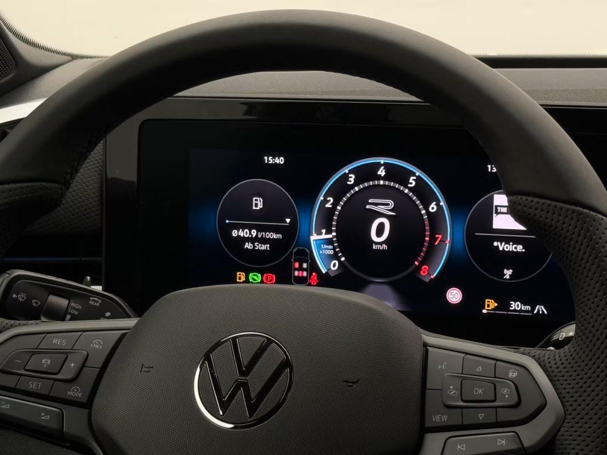 Volkswagen T-Roc 1.5 eTSI DSG R-Line +BLACK-STYLE+CAM+AHK+