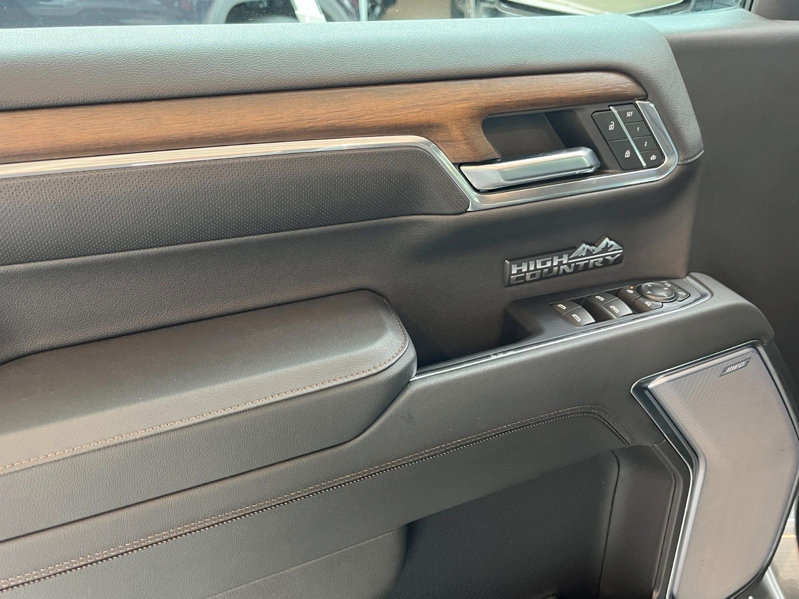 Fahrzeugabbildung Chevrolet Silverado 6.2 V8 High Country Black Package