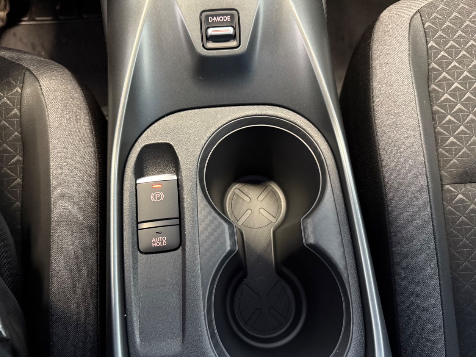 Fahrzeugabbildung Nissan Juke N-Connecta MT - Navi, Winter-P., Teilleder