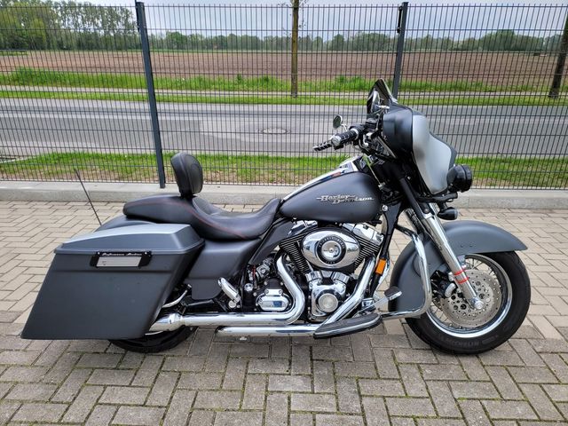 Harley-Davidson FLHX STREET GLIDE 1584 BAGGER + HELM