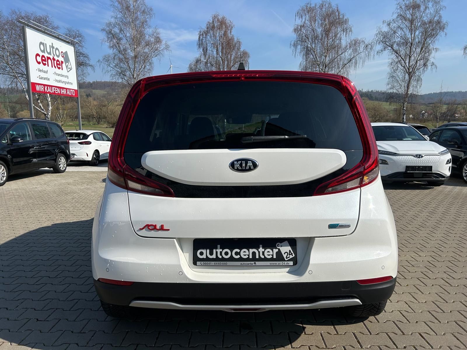 Fahrzeugabbildung Kia e-Soul°64 kWh°CCS°3 Phasen°1.Hand°Kamera°HeadUp°