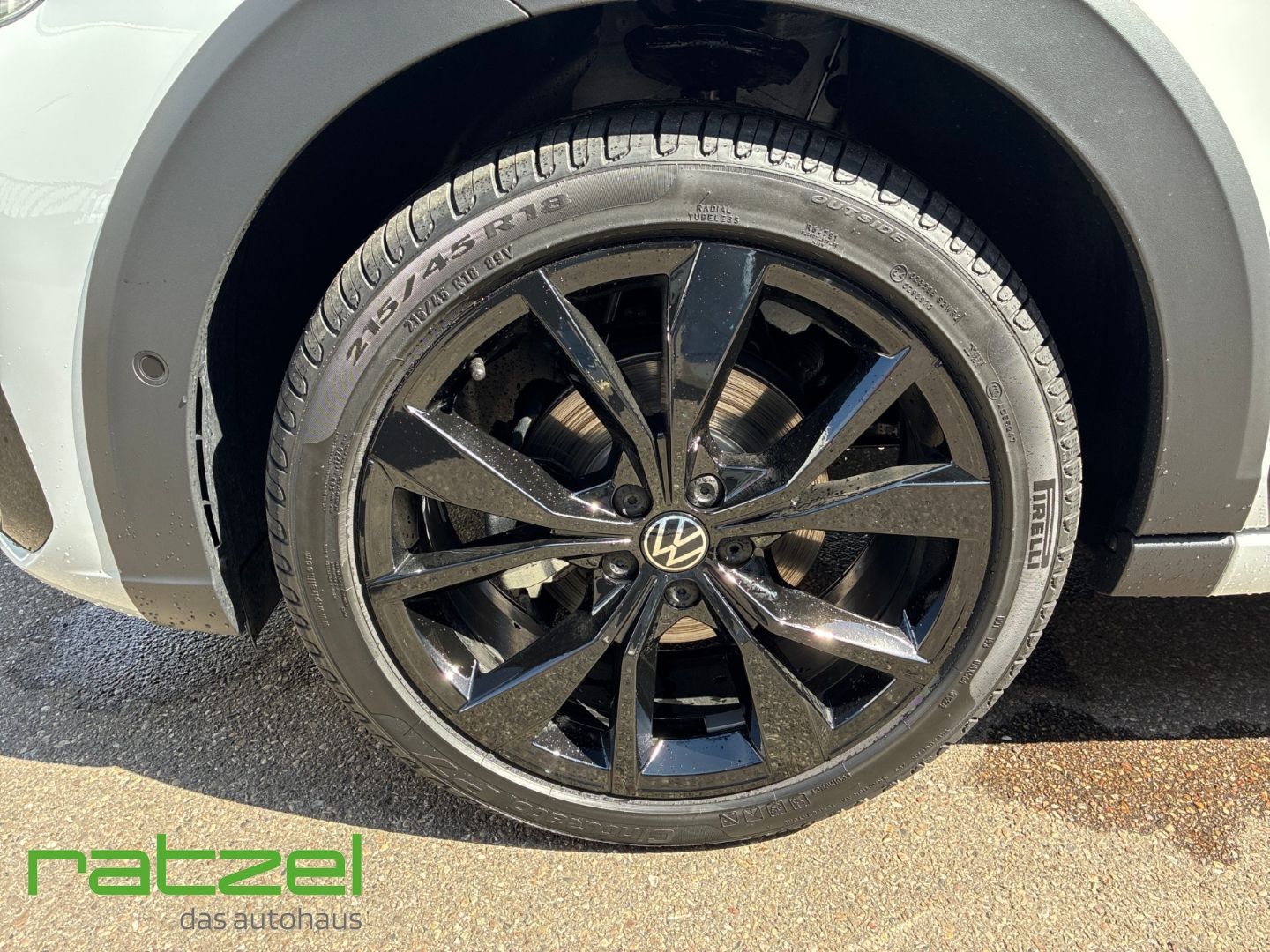 Fahrzeugabbildung Volkswagen Taigo R-LINE 1.0 TSI DSG LED+ACC+Kamera+PDC