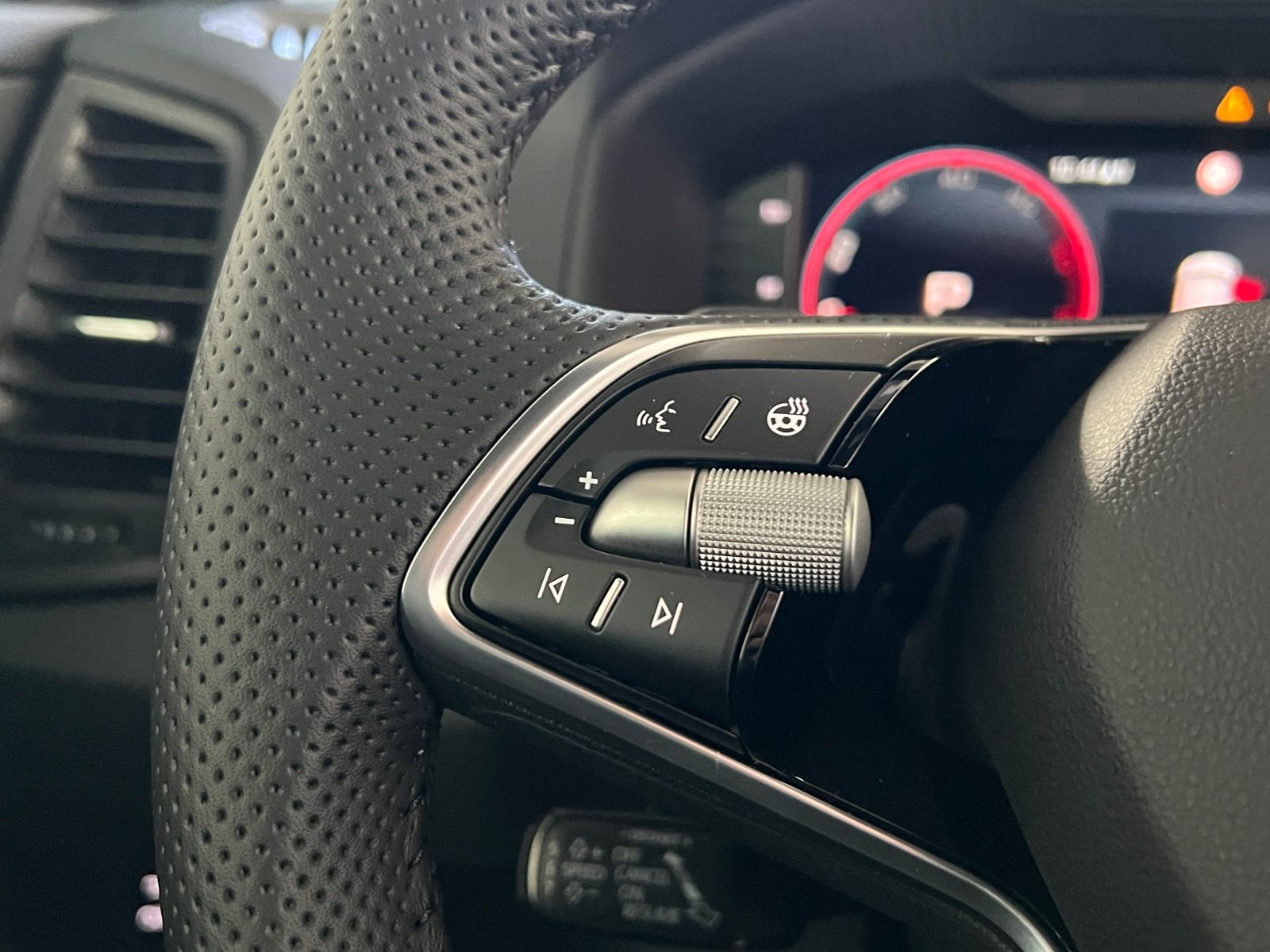 Fahrzeugabbildung SKODA Karoq Sportline 2.0 TDI DSG 4x4 *AHK,Canton-Soun