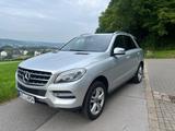Mercedes-Benz ML 250 BlueTEC 4MATIC - - silberne Mercedes-Benz ML 250