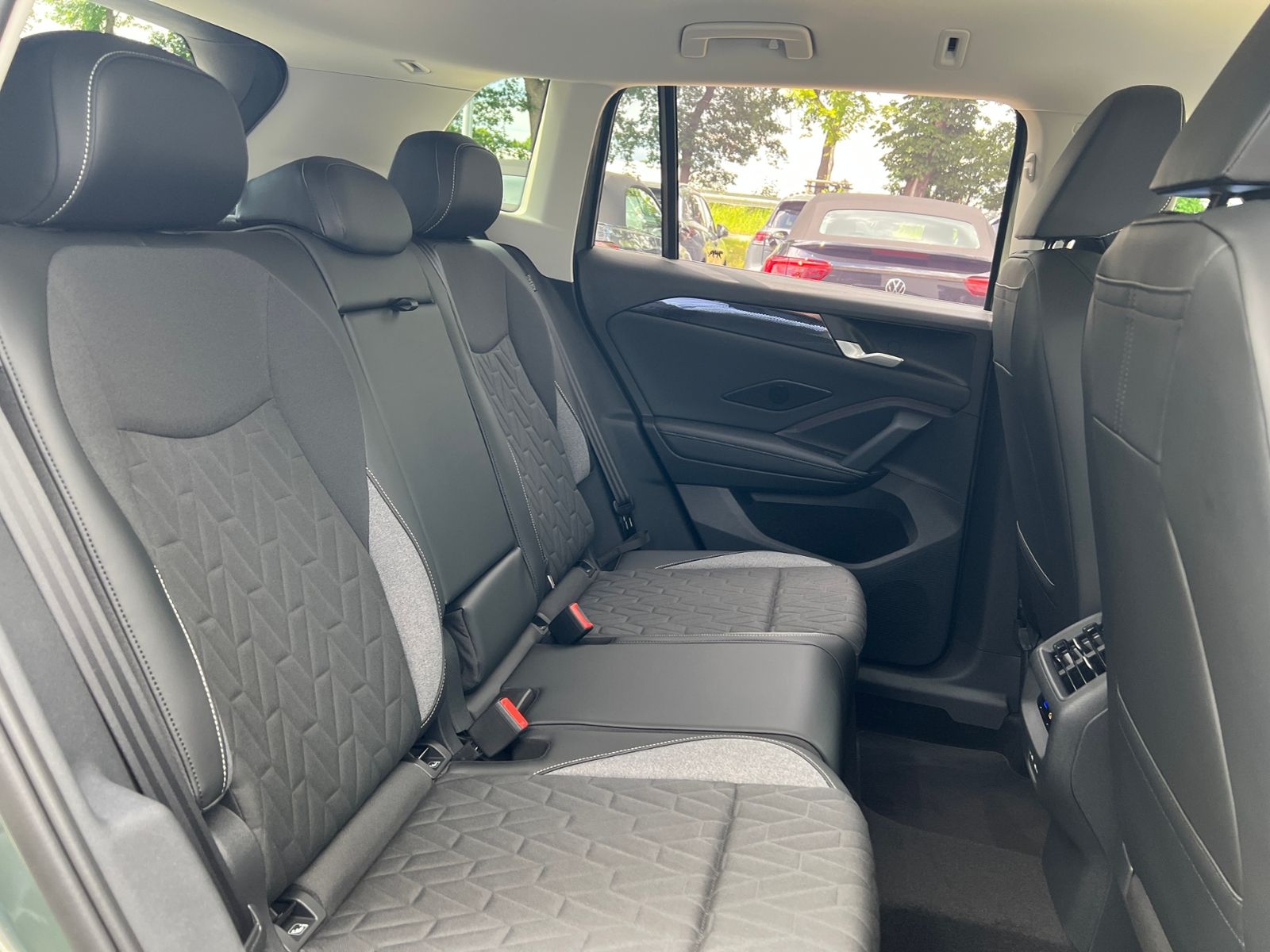 Fahrzeugabbildung Volkswagen Tiguan  Energy 1.5 eTSI DSG *AHK,AreaView,Navi,E