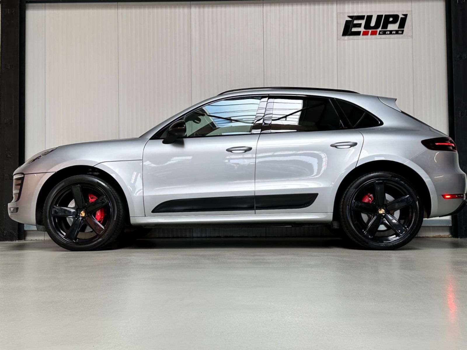 Fahrzeugabbildung Porsche Macan Turbo/14 Wege/R.Kamera/Pano/R21 Rad