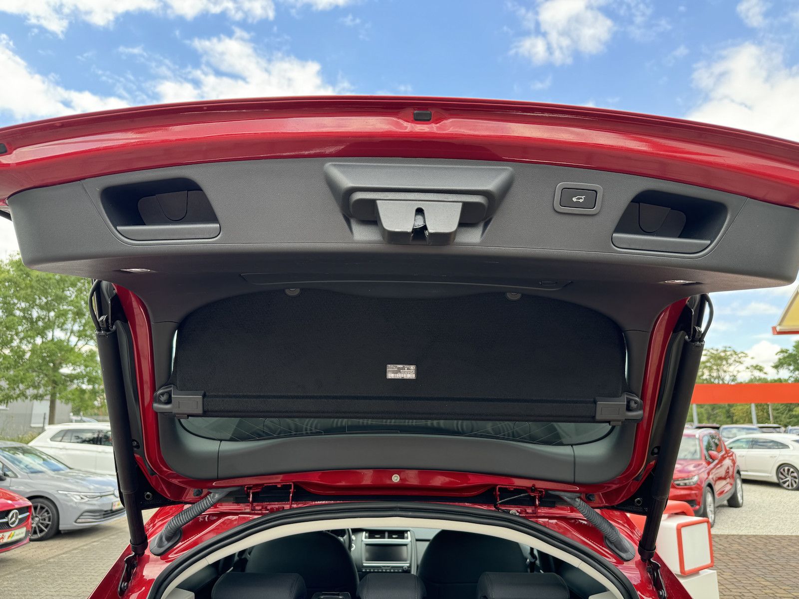 Fahrzeugabbildung Jaguar E-Pace P250 AWD /LED//DAB/Sound/Spur/Kamera/Ahk