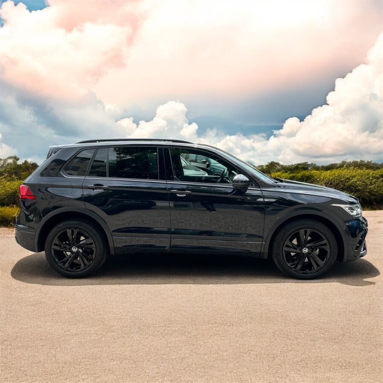 Volkswagen Tiguan 2.0 TDI DSG 4M Black & R-Line PANO LEDER