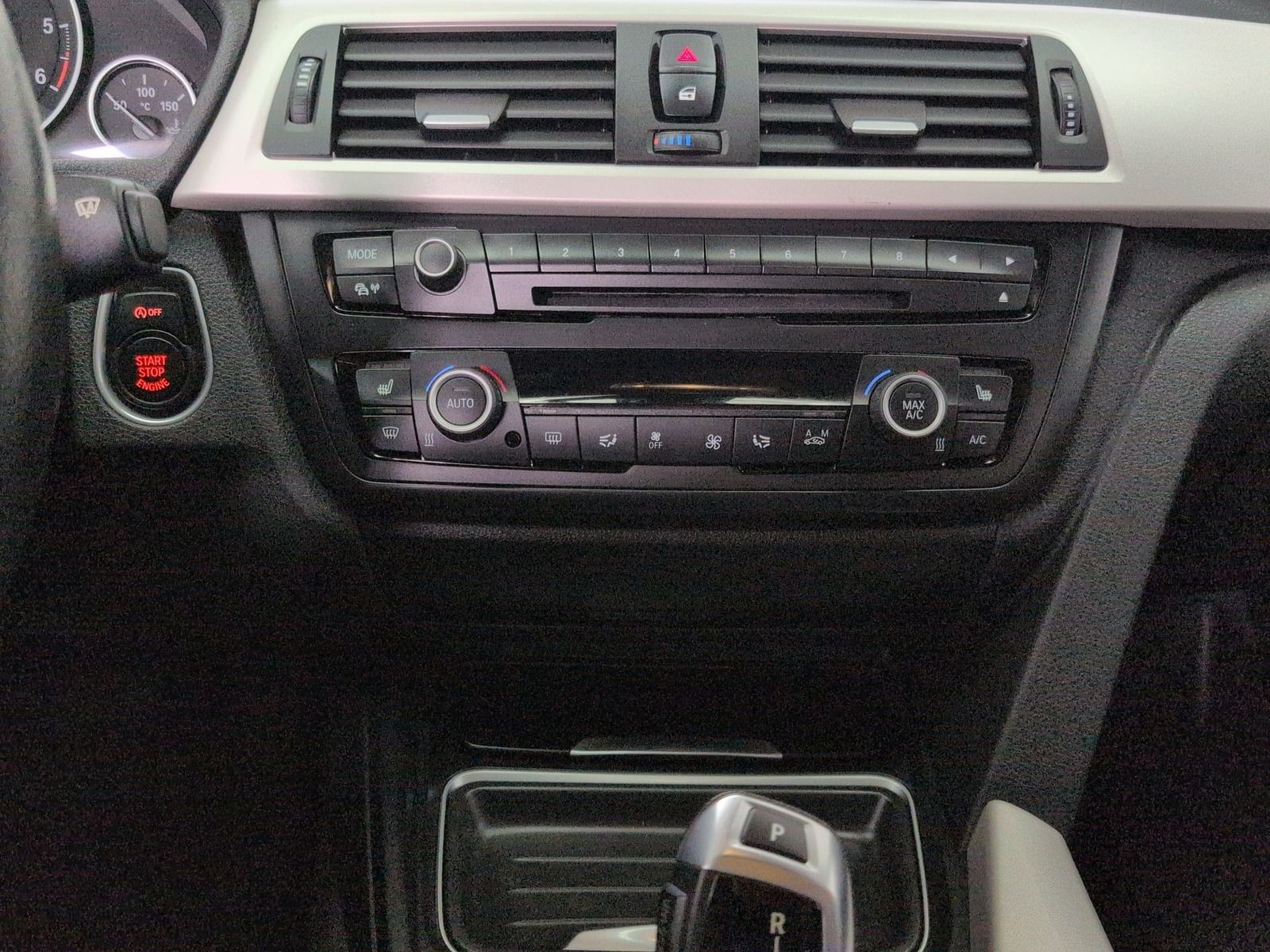 Fahrzeugabbildung BMW 320 d Touring xDrive * Leder * Bi- Xenon