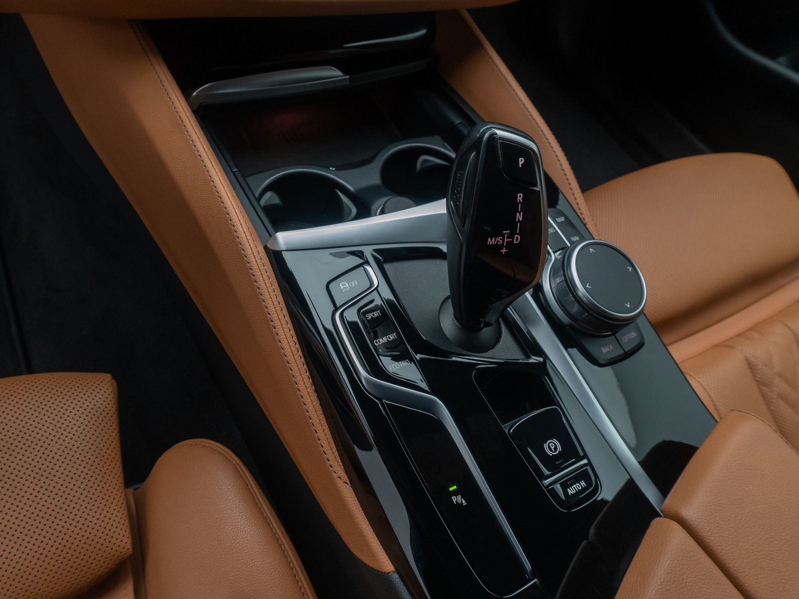 Fahrzeugabbildung BMW 530d M Sport Kamera DAB Laser Komfort H/K HUD 19