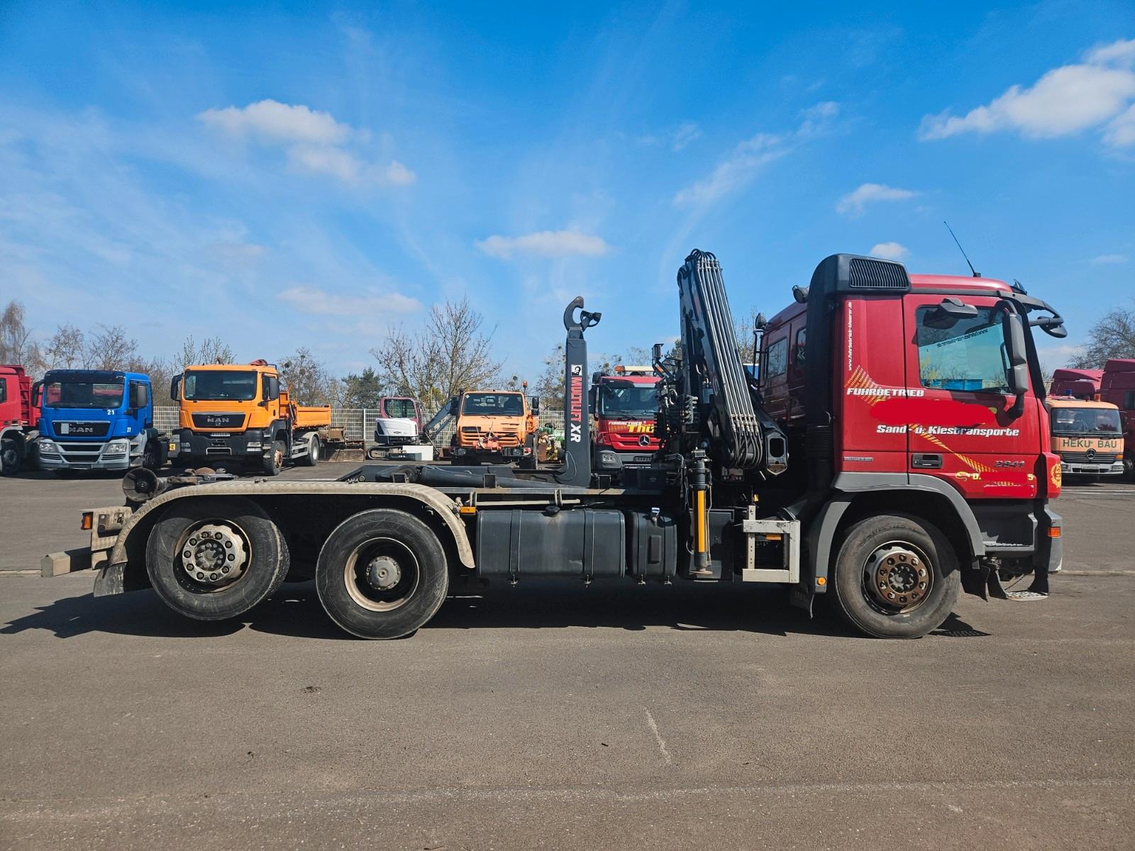 Mercedes-Benz Actros 2641 L 6x2 Hakenabroller mit  Kran