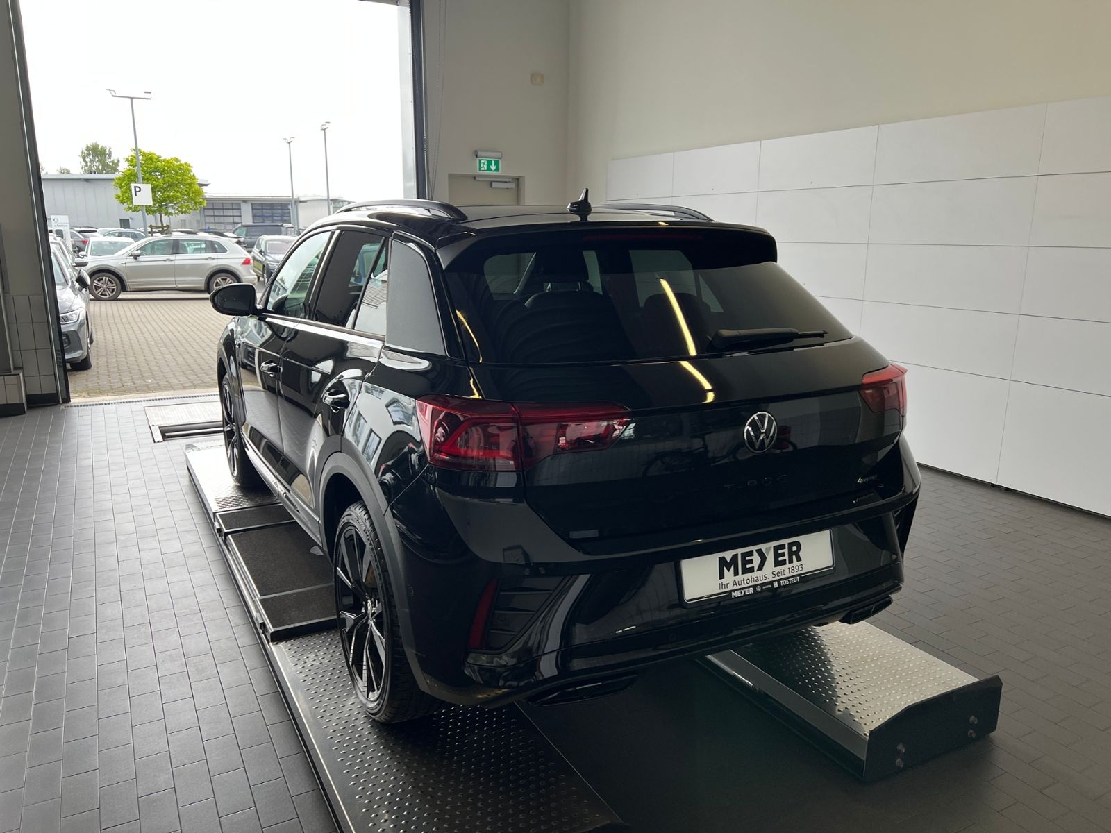 Fahrzeugabbildung Volkswagen T-Roc R-Line 2.0 TSI DSG 4MOTION *AHK,Pano,DCC,1
