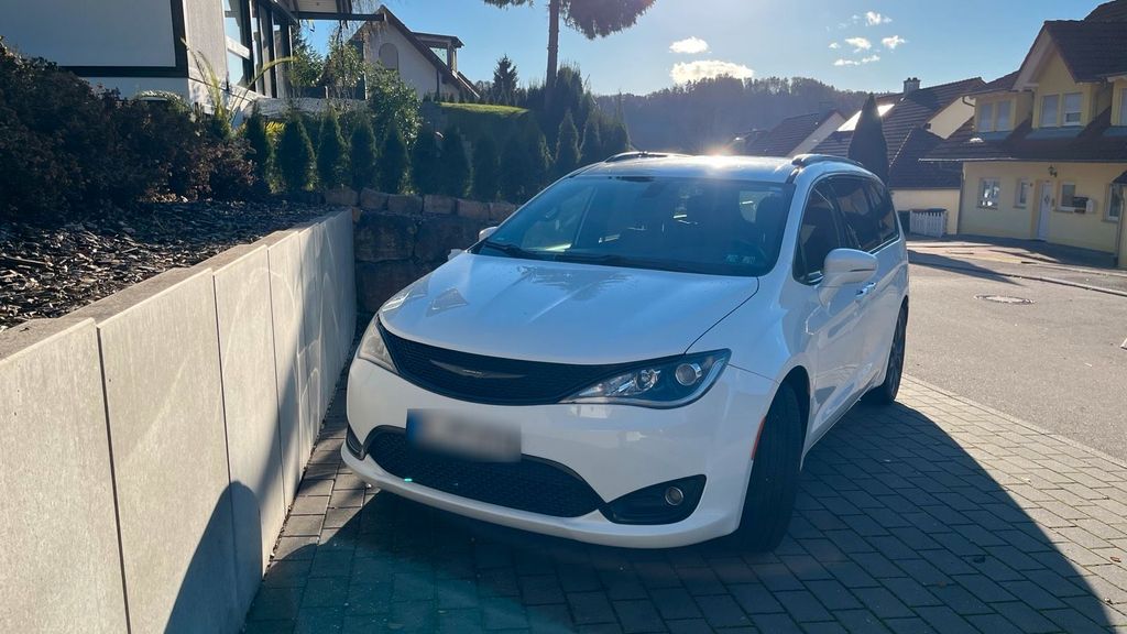 Image of Chrysler Pacifica