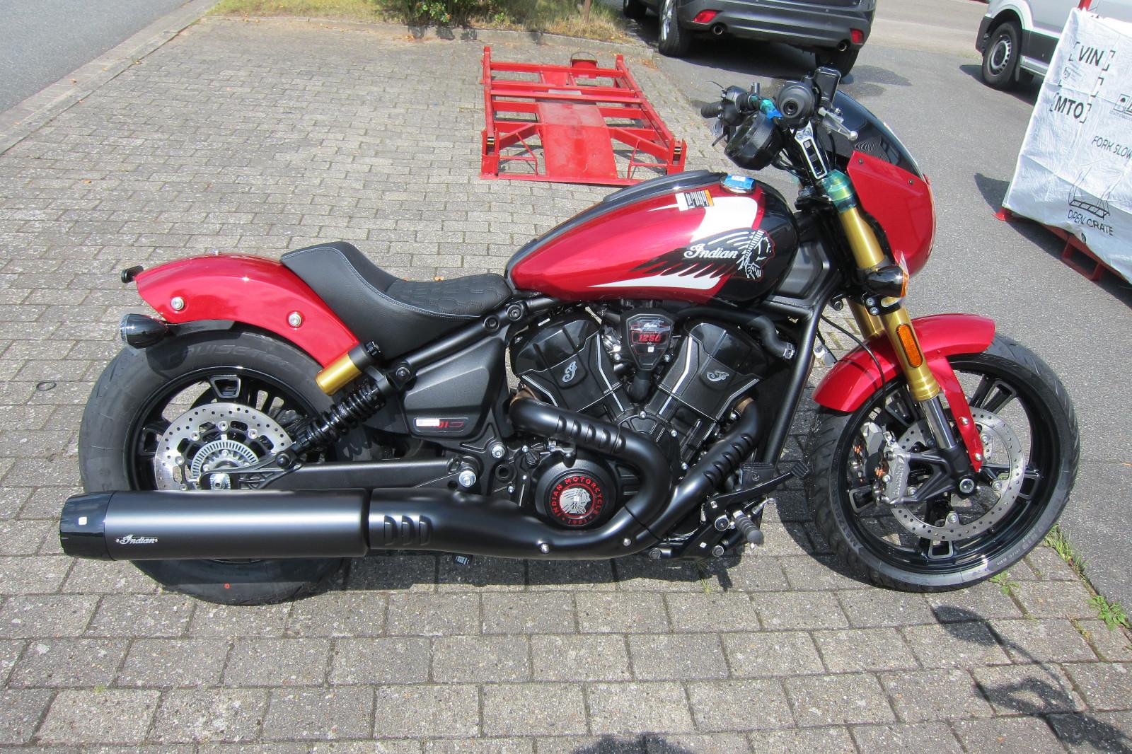 Indian 26 101 SCOUT in Sunset Red Metallic
