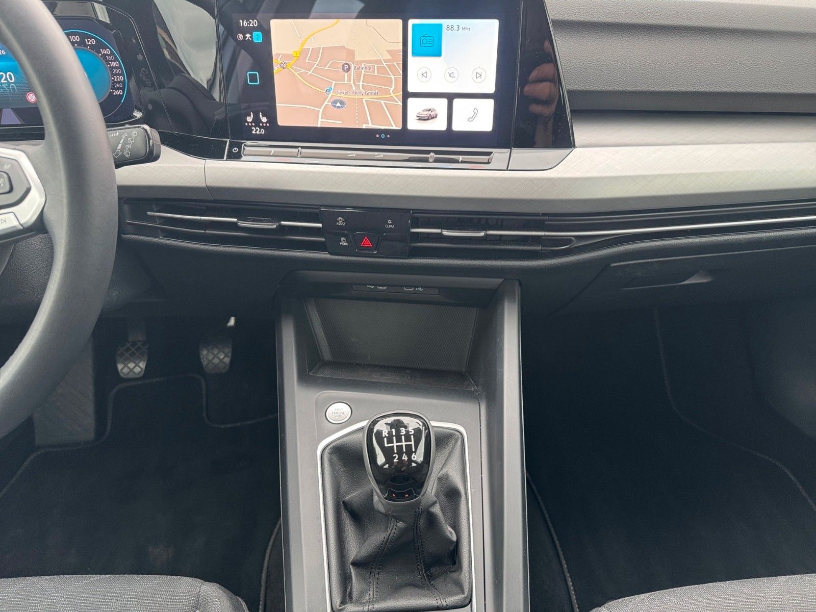 Fahrzeugabbildung Volkswagen Golf VIII Variant Life 2.0 TDI