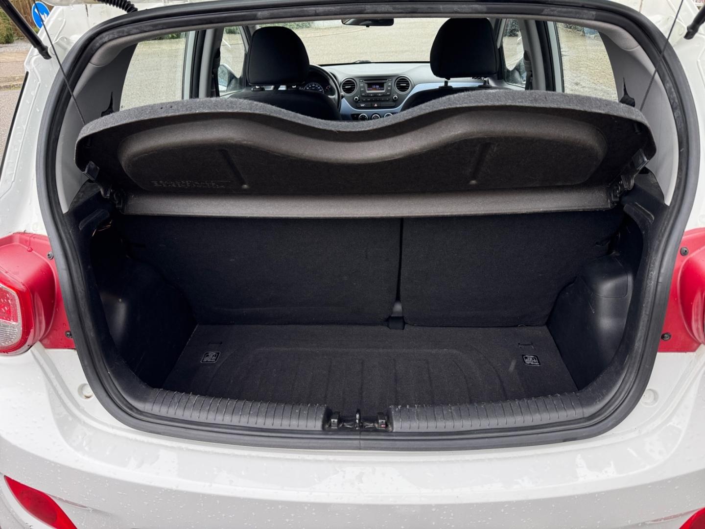 Hyundai i10 Style SHZ LenkradHZG Alarm Temp Tel.-Vorb. B