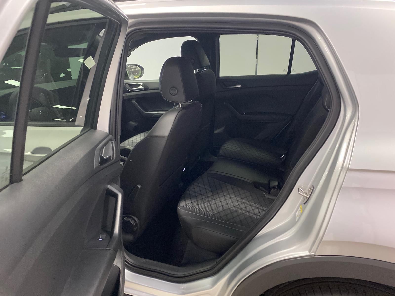 Fahrzeugabbildung Volkswagen T-Cross 1.0 TSI DSG R-Line BLACKSTYLE+MATRIX+AHK