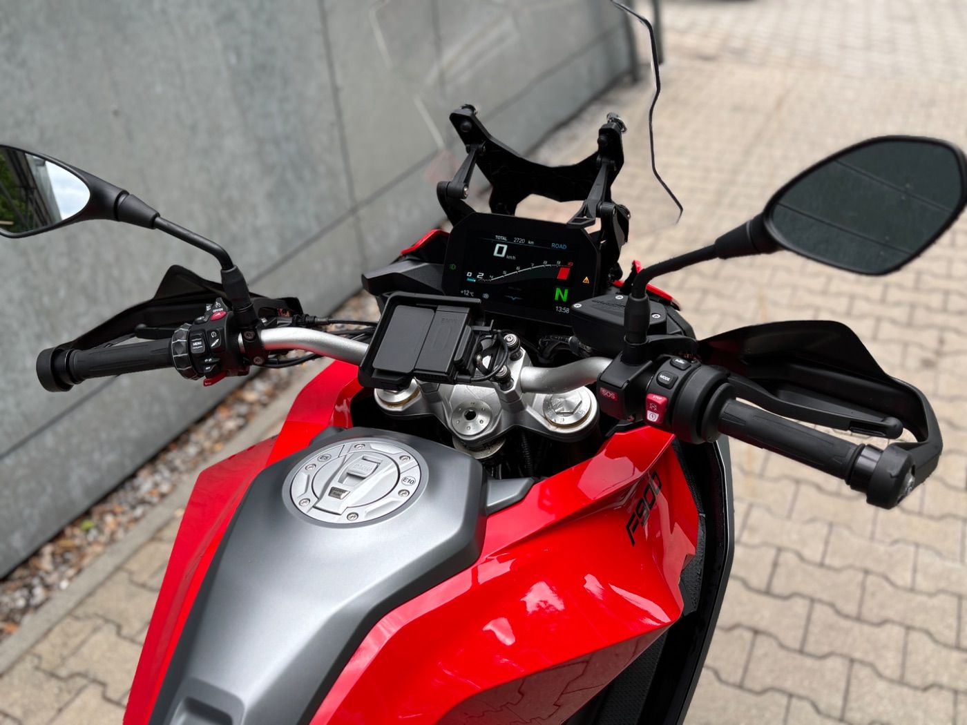 Fahrzeugabbildung BMW F 900 XR A2
