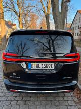 Chrysler Pacifica Hybrid Lim. MY22  7-Sitzer Top - schwarze Chrysler Pacifica