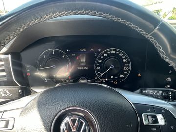 Volkswagen Touareg - 11