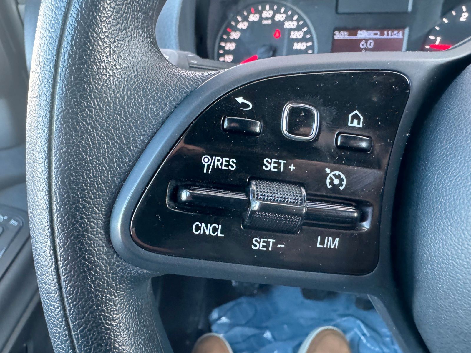 Fahrzeugabbildung Mercedes-Benz Sprinter 317 CDI 3665 Klima 360 Schwingsitz