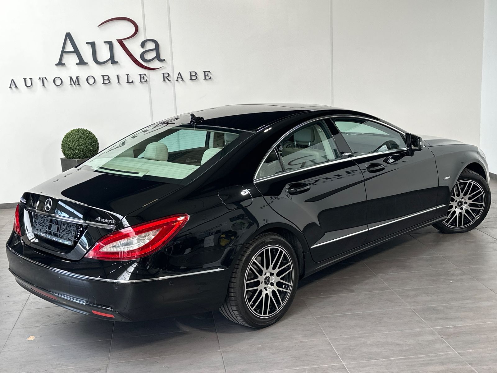 Fahrzeugabbildung Mercedes-Benz CLS 400 4MATIC NAV+LED+SHZ+GLASDA+AIRMATIC+PP