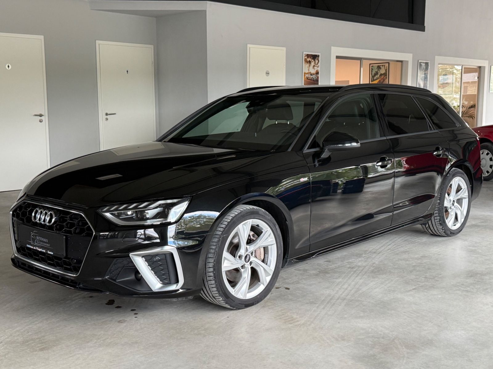 Audi A4 Avant 40 TFSI S line Matrix