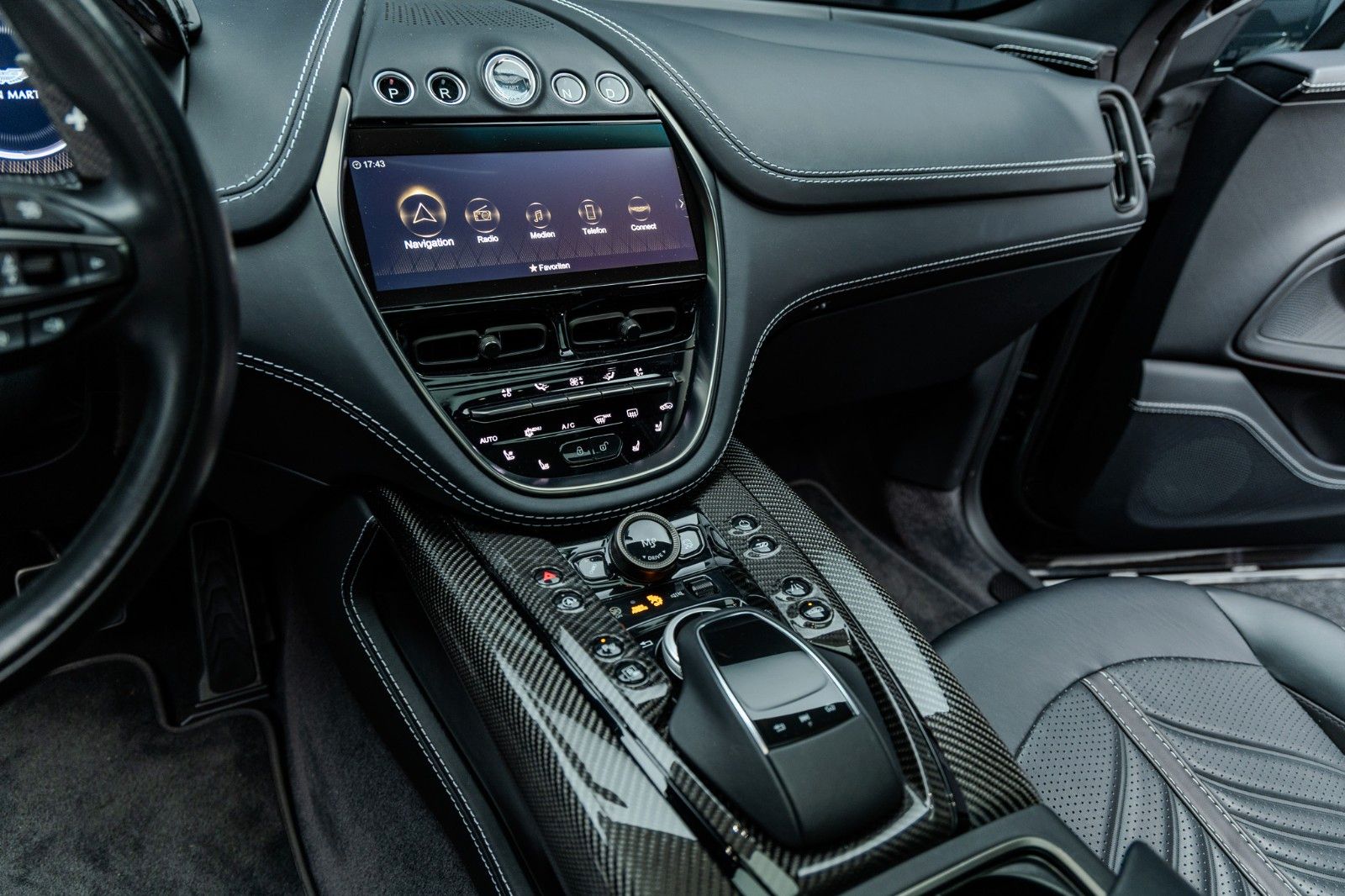 Fahrzeugabbildung Aston Martin DBX 4.0 V8 DBX707 + 2.Hand + Top Geplfegt