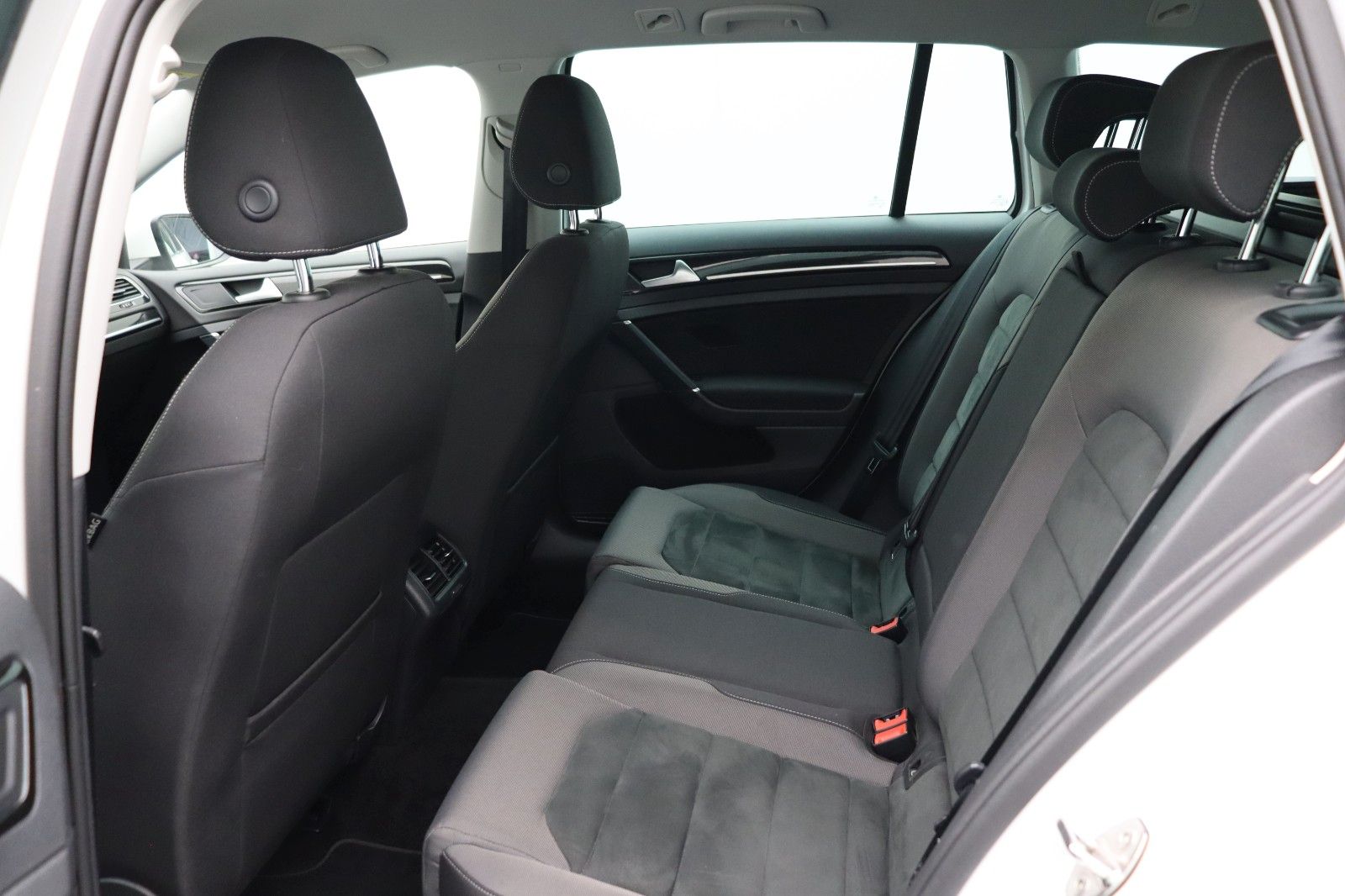 Fahrzeugabbildung Volkswagen Golf VII Variant 1.5 DSG Highline