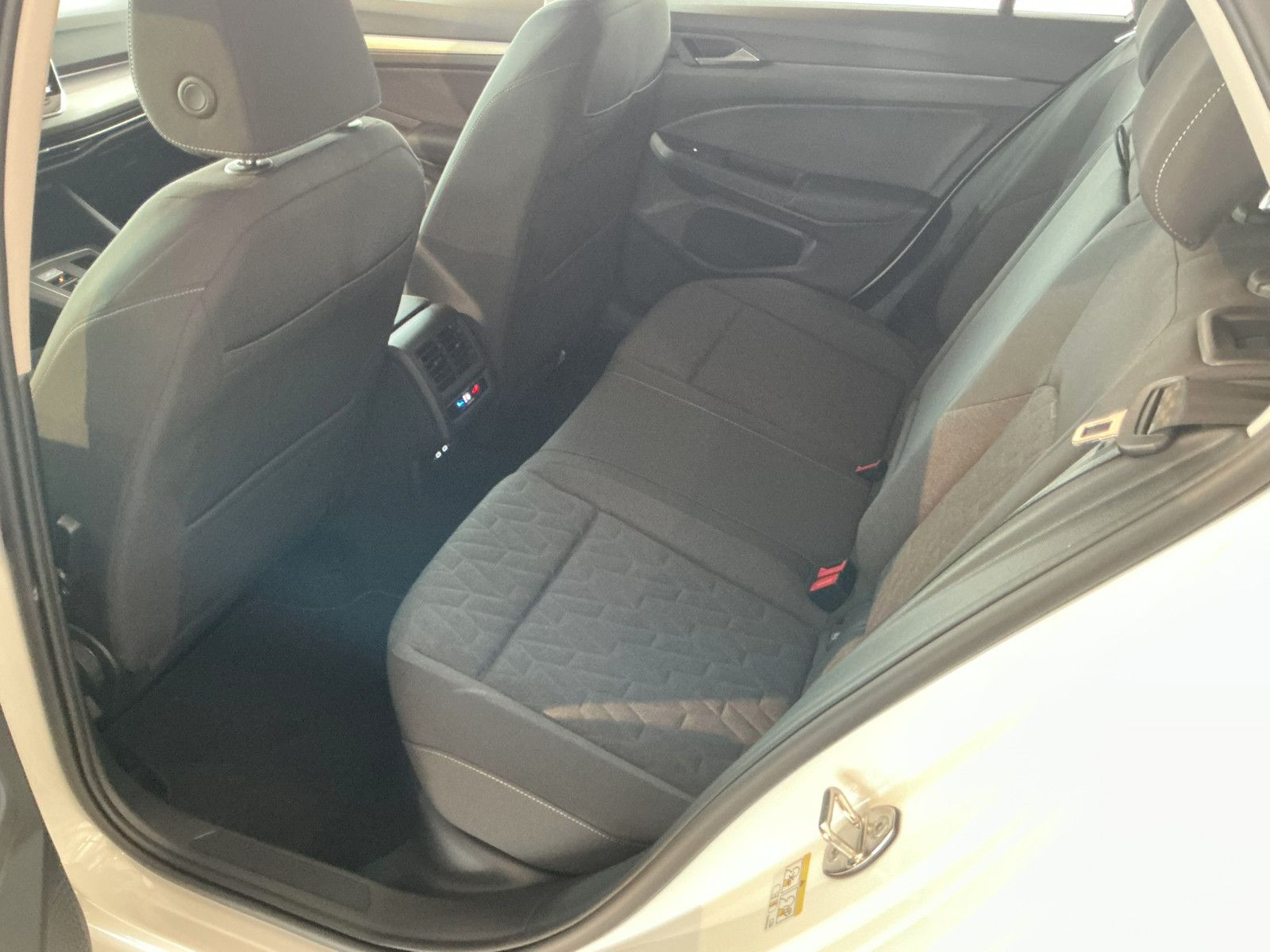 Volkswagen Golf 1.5 eTSI Life DSG | ACC | Keyless | Sitzhzg foto 17