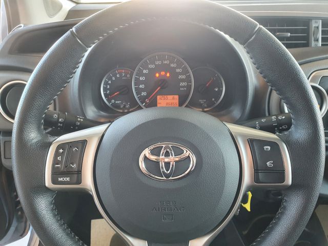 Toyota Yaris Life_13