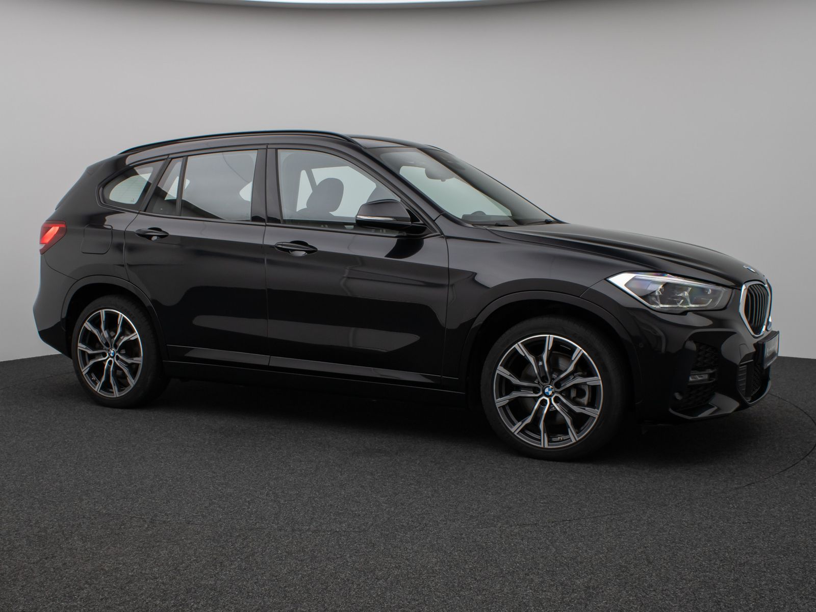 Fahrzeugabbildung BMW X1 xD25e M Sport Kamera HUD DAB HiFi Alarm 19Zol