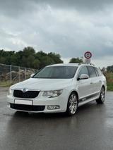 Skoda Superb 1.8 TSI DSG - TÜV NEU 07/27 - Skoda Superb in Augsburg