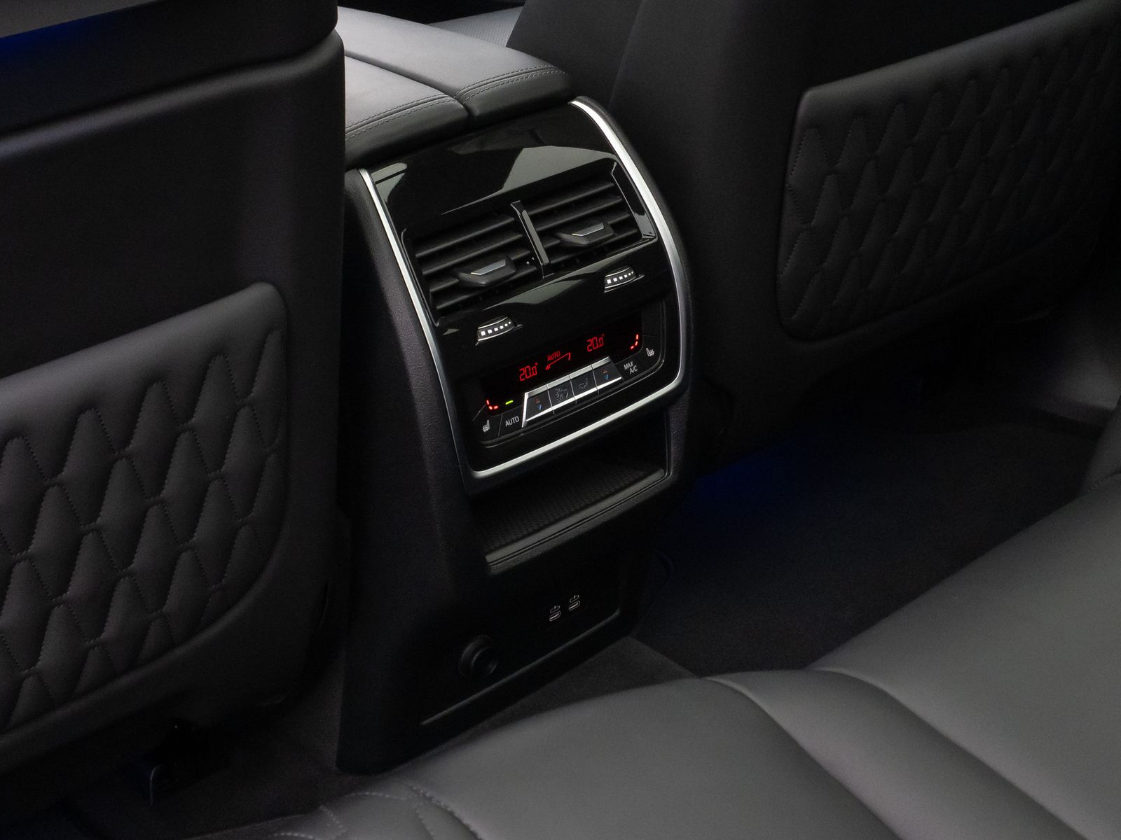 Fahrzeugabbildung BMW X7 M60i xD Panorama 360° HUD DAB H/K SoftCL22"