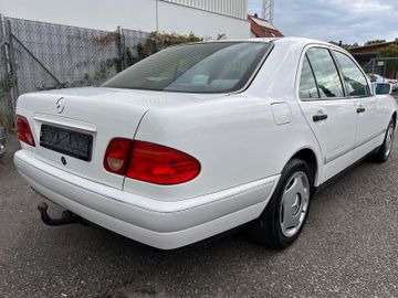 Mercedes E 280 - 7