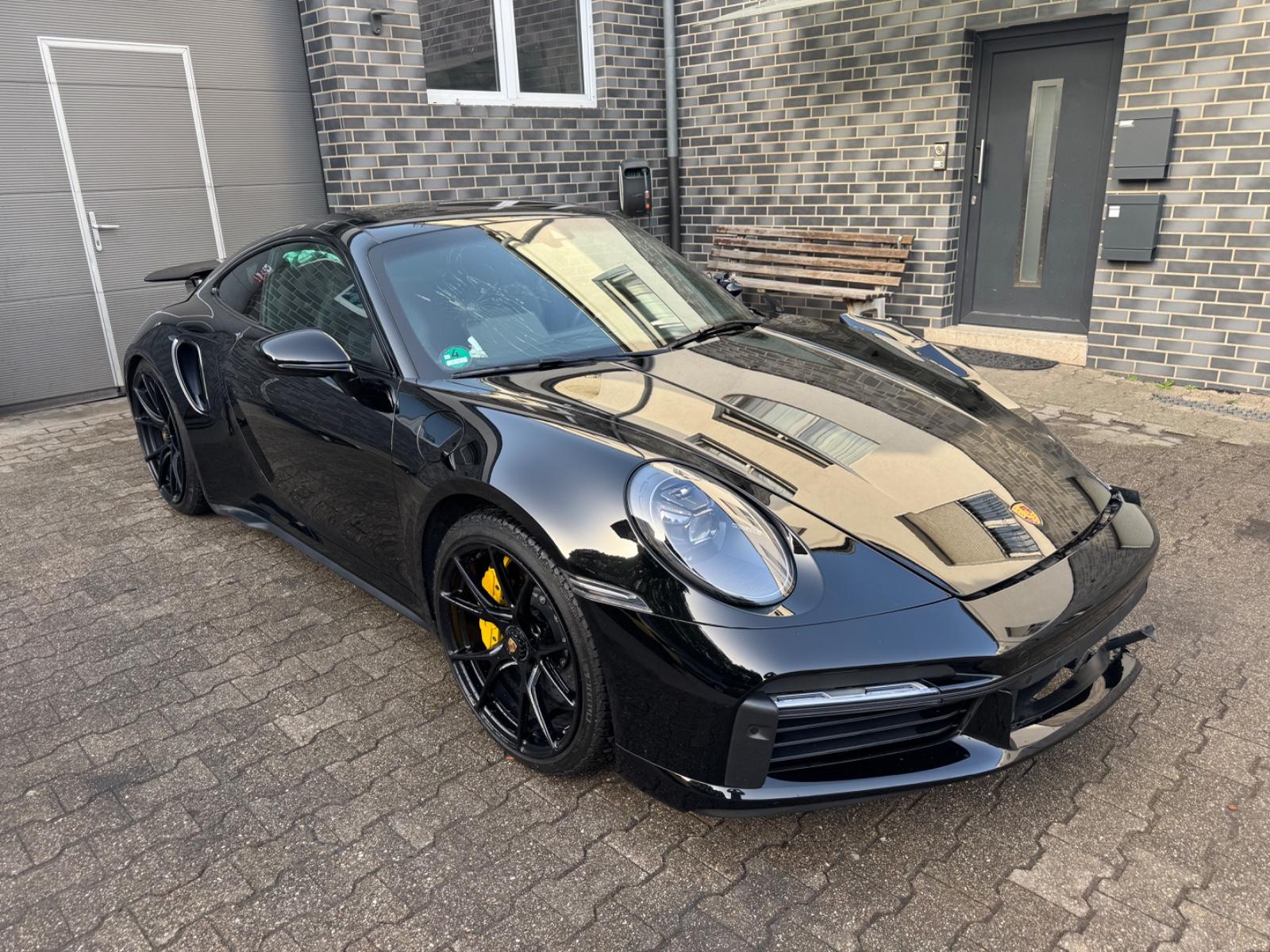 Porsche 992 911 Turbo S Coupé PCCB Schwarz/schwarz