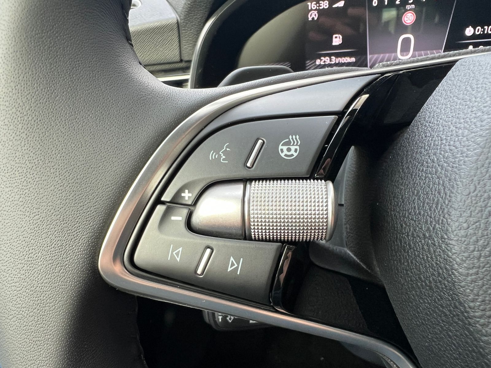 Fahrzeugabbildung SKODA Scala Selection 1.0 TSI DSG *AHK, LED, ACC, Kame