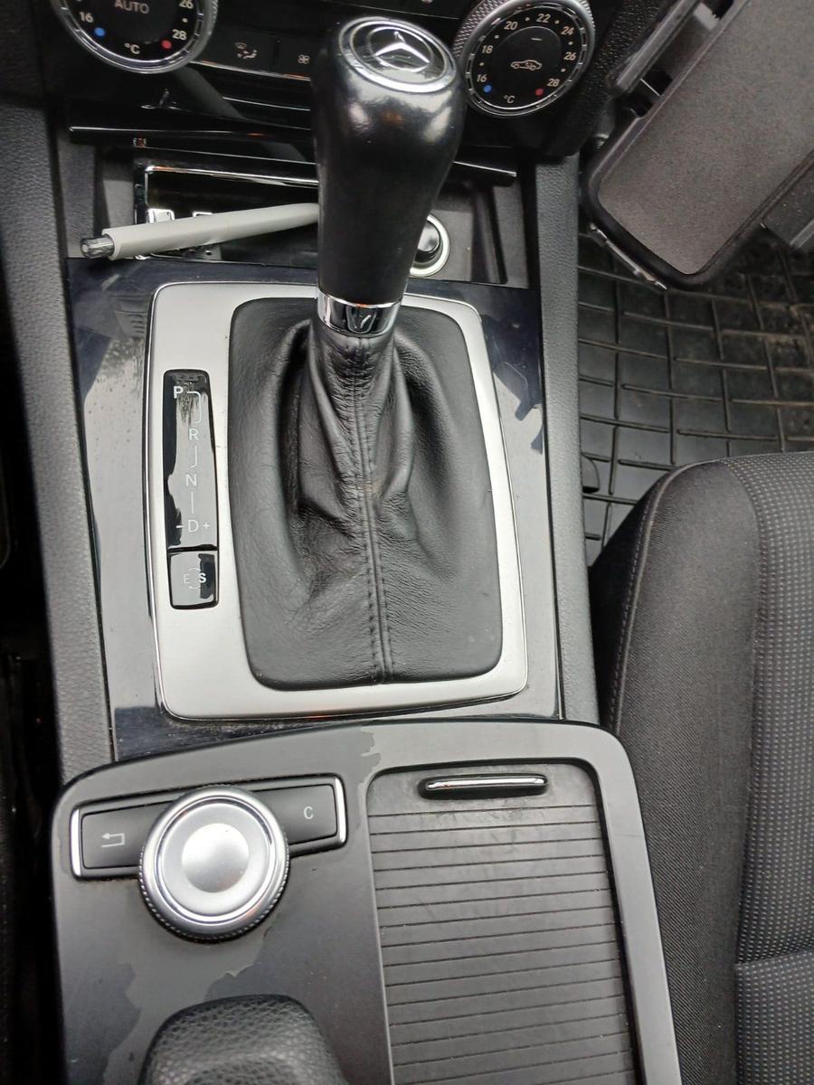 Mercedes-Benz C200 2010 — photo 7