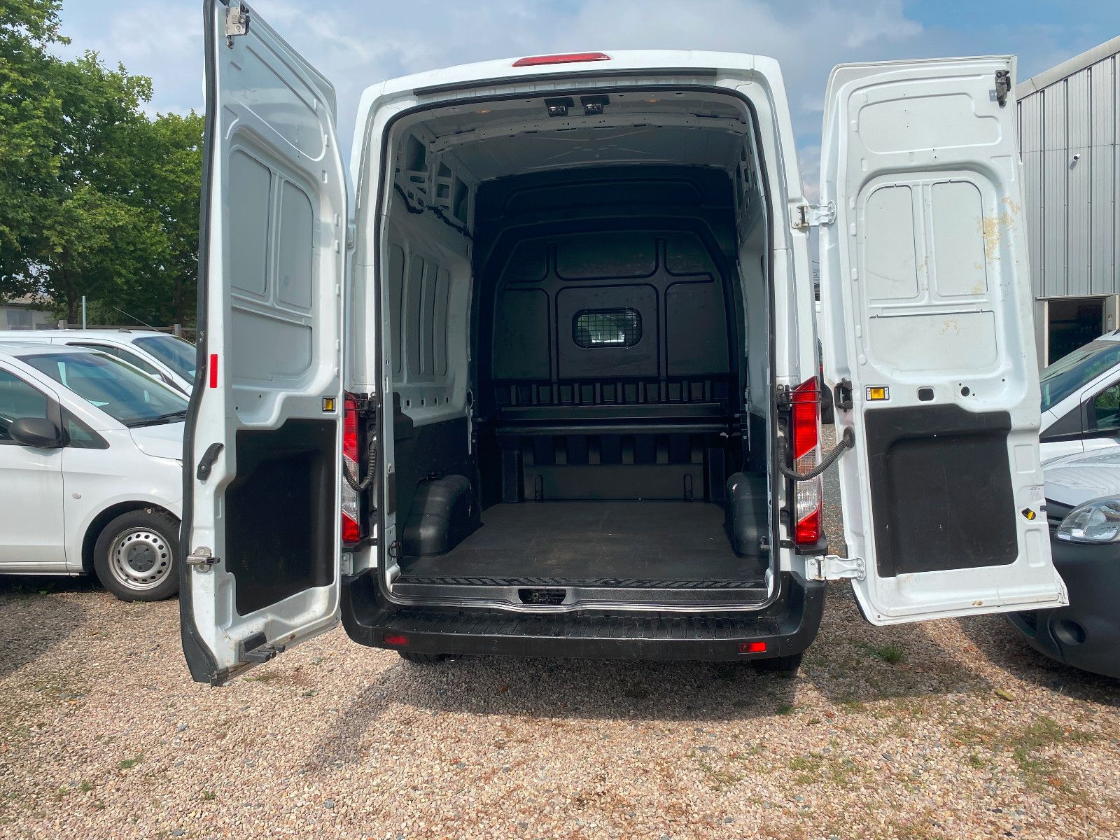 Fahrzeugabbildung Ford FORD Transit 350 L3H3 Lkw VA Trend Doka,1Hd