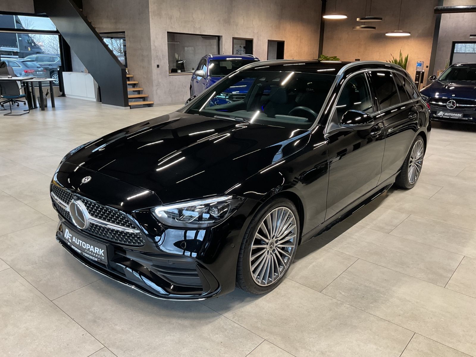 MERCEDES-BENZ C 300d T AMG Line AHK DAB Kamera LED Leder 19"