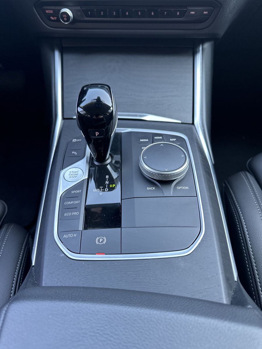 Fahrzeugabbildung BMW 320d Touring Sport-Line NAV+LED+HIFI+KAMERA+18ZO