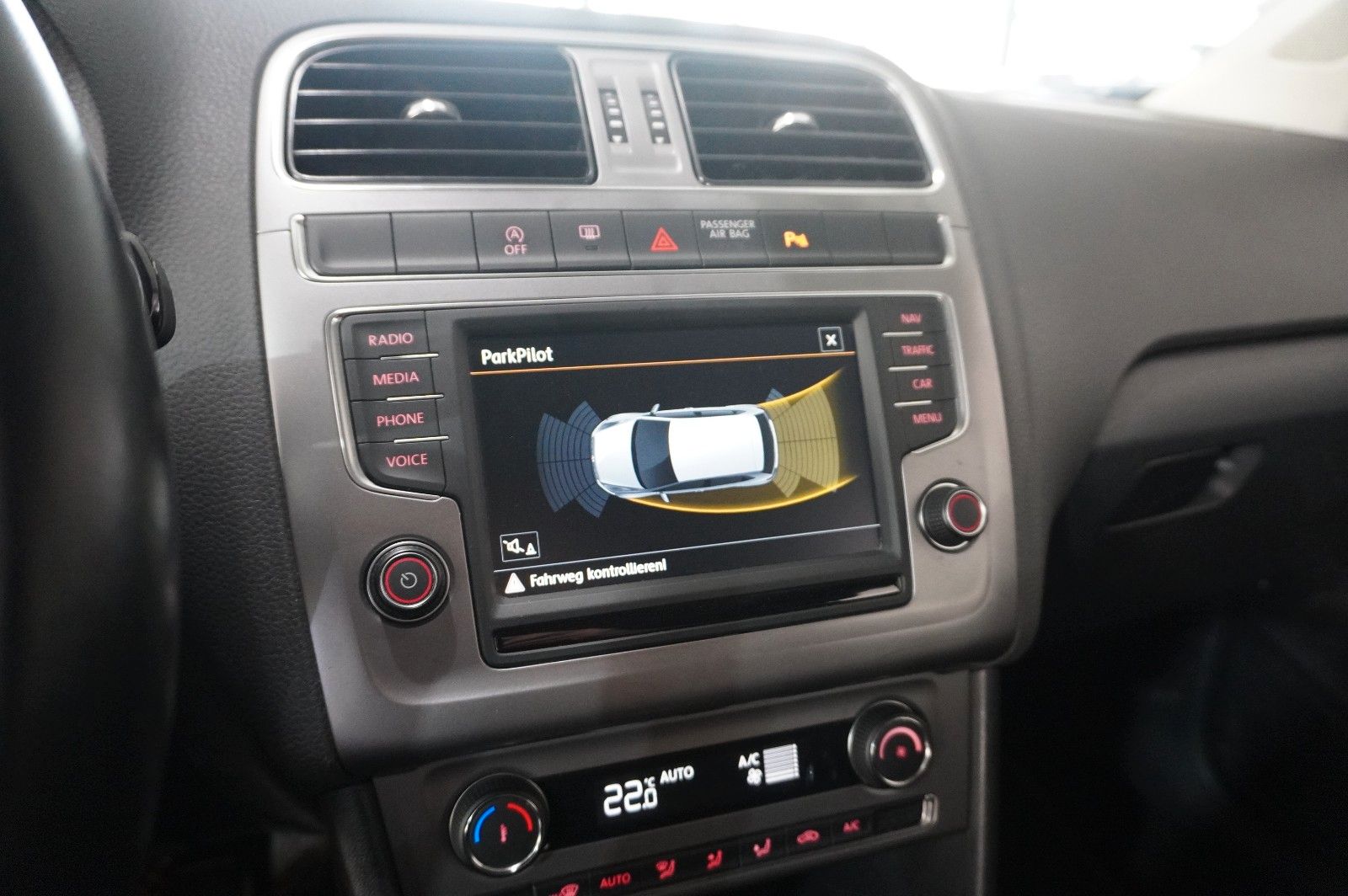 Fahrzeugabbildung Volkswagen Polo V 1.2 TSI LOUNGE DSG NAVI/KLIMA/PDC/TEMP.
