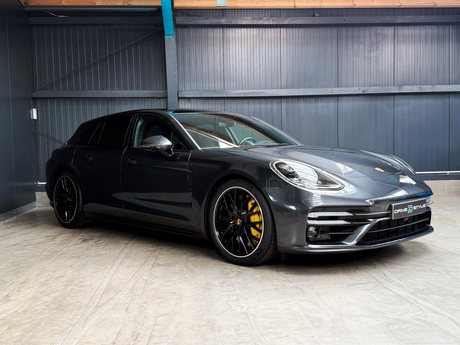 Fahrzeugabbildung Porsche Panamera Sport Turismo Turbo S + Approved + PCCB