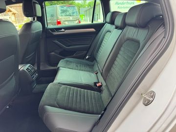 Bild 8 VW Passat Variant 2.0 TDI Elegance DSG AHK IQ.Light