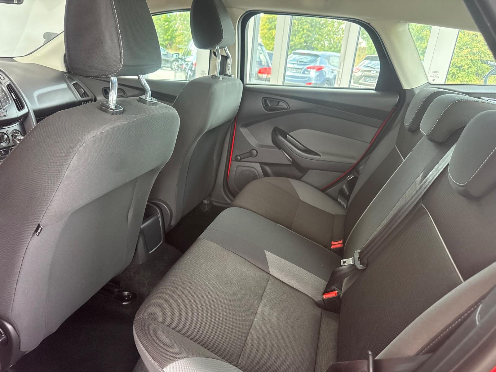 Ford Focus 2014 — photo 8