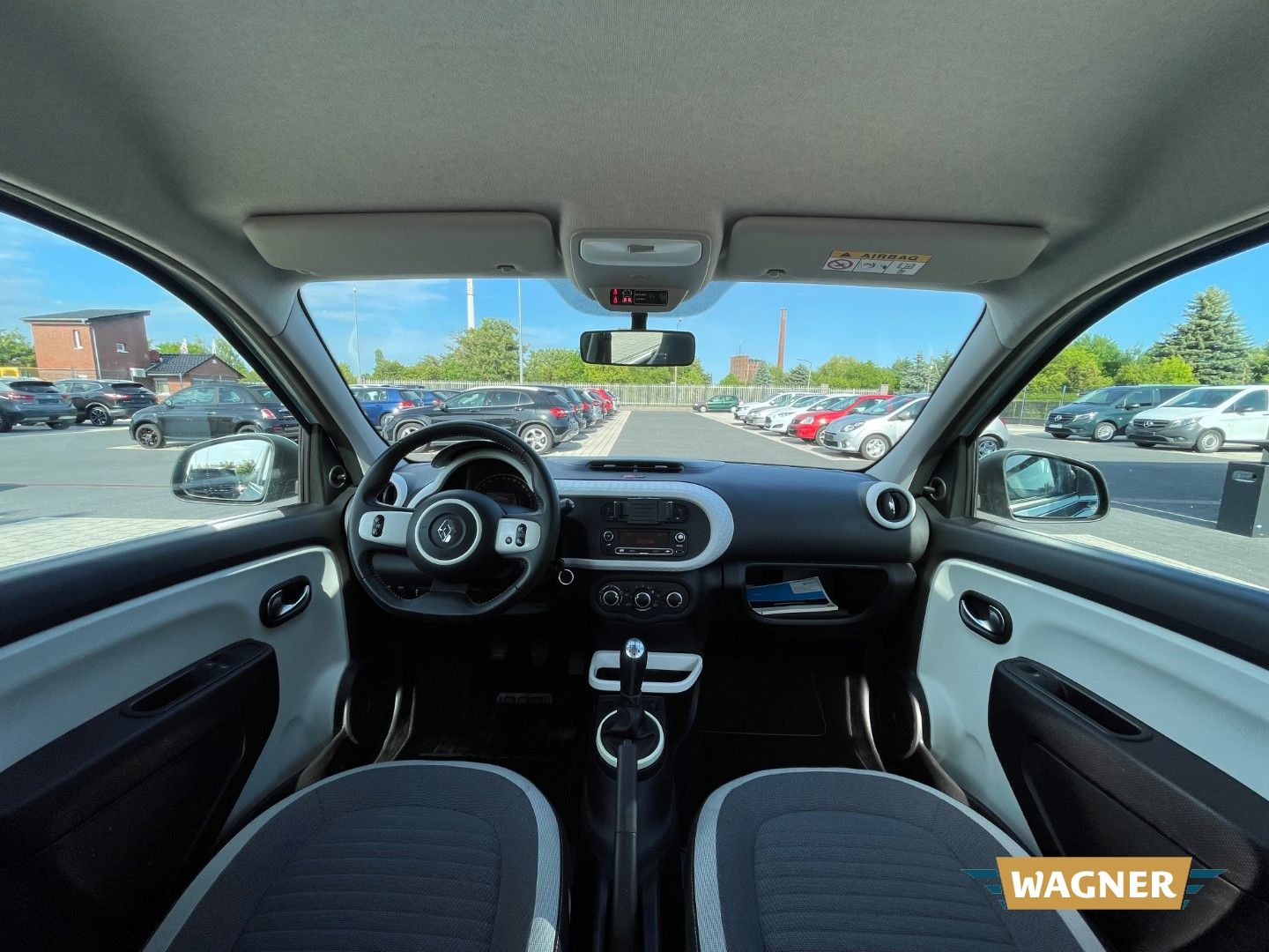 Fahrzeugabbildung Renault Twingo Dynamique leichter Frontschaden