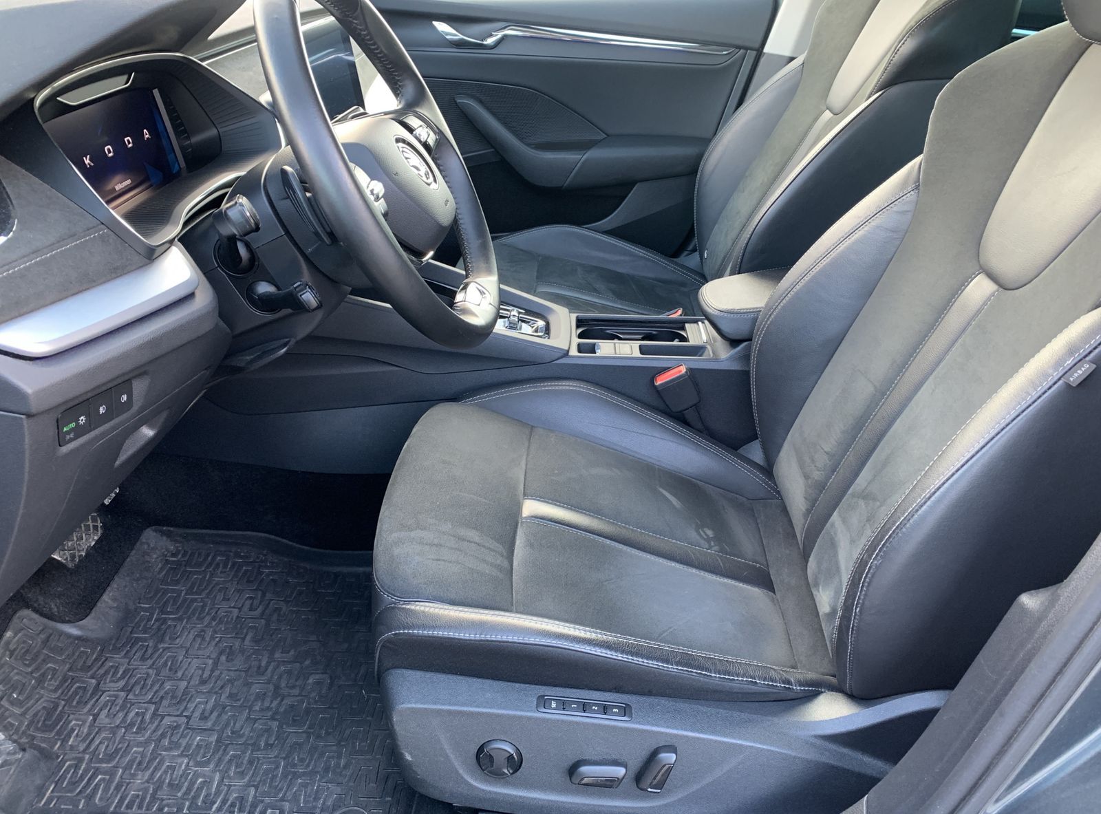 Fahrzeugabbildung SKODA Octavia 2.0 TDI*First Edition*Matrix-Beam*Leder*